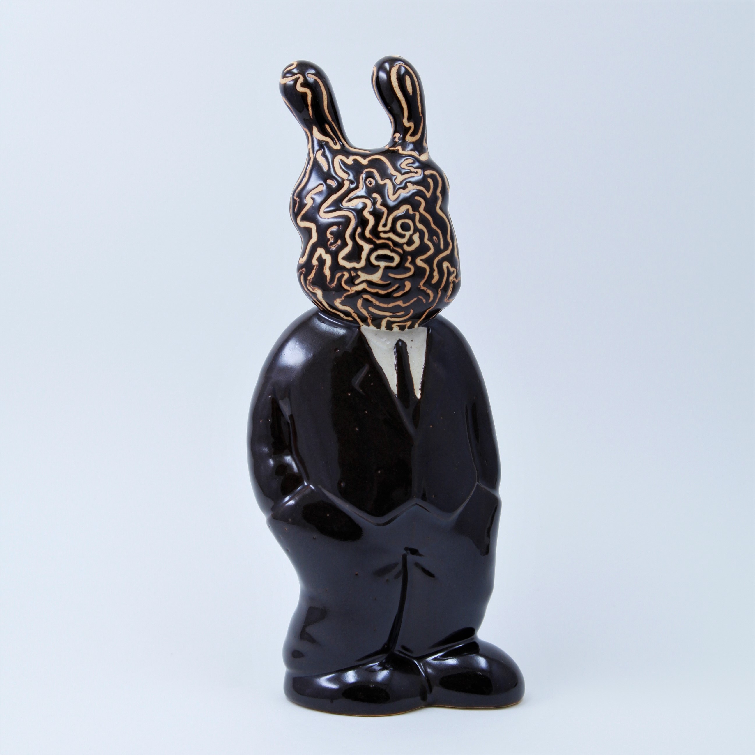 Yuhara Yasuhito_Villainous Rabbit -Black.1- _2020_陶  陶瓷顏料Ceramic, Ceramic paints _29 × 15 × 60 cm(2).jpg